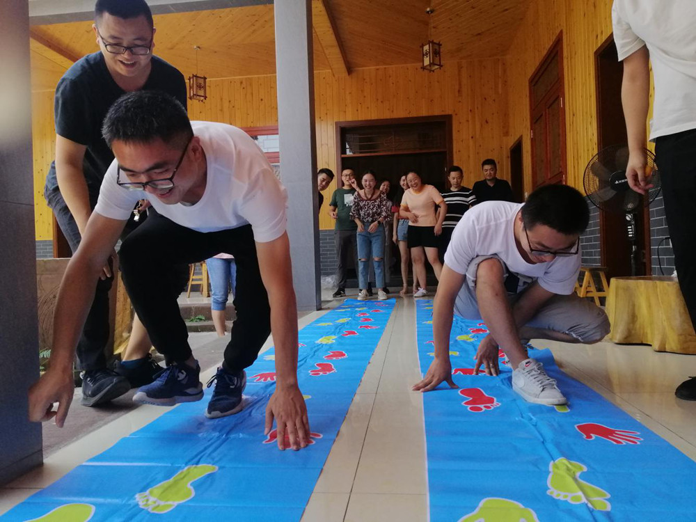 �����l(f��)չ��˾�����w�������������ġ������l(f��)չ��˾�_չ����(hu��)Ȥζ���(d��ng)